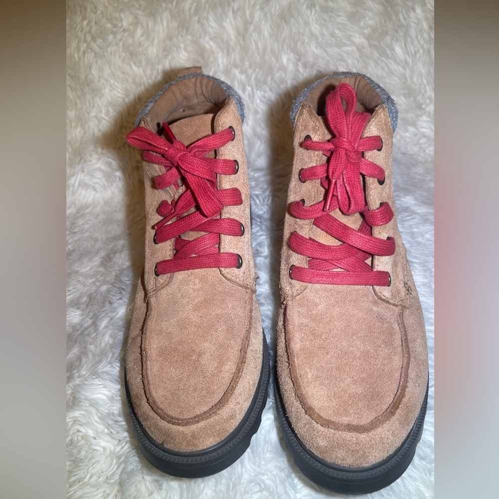 Sorel madson boys waterproof moc toeTan Suede Boots size 5